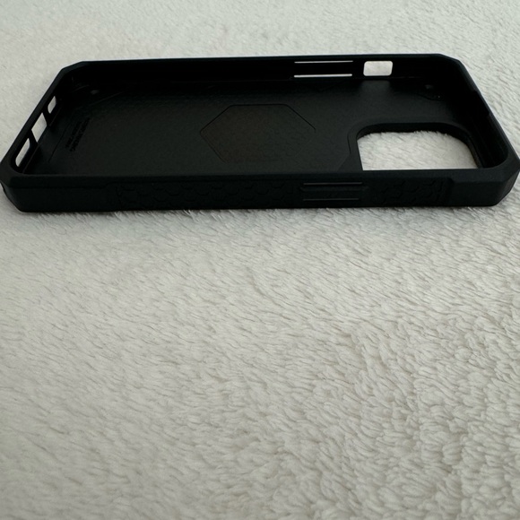 UAG - Monarch Pro Magsafe Case For Apple Iphone 15 Pro Max - Carbon Fiber - Picture 6 of 8